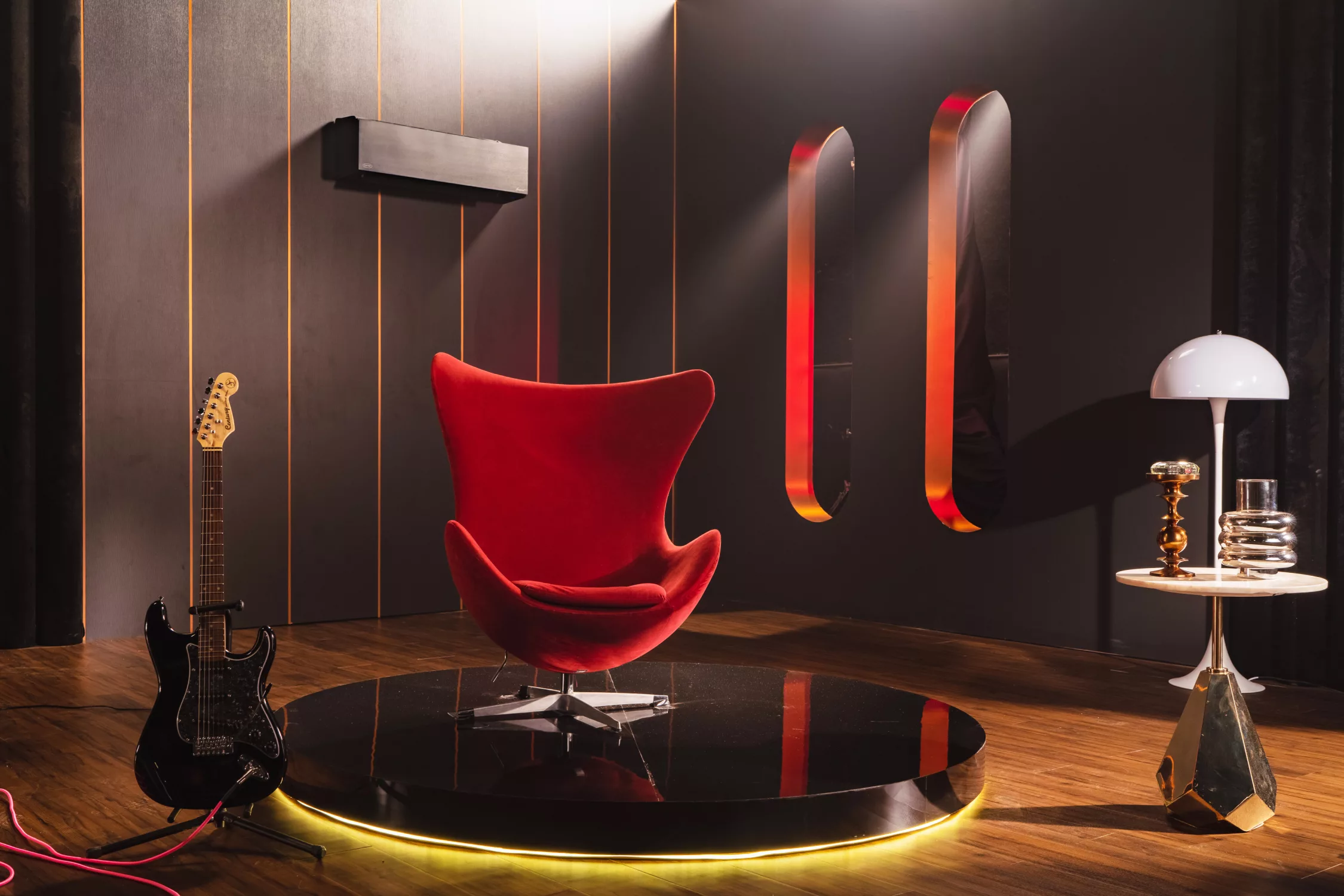 Image-Black-room